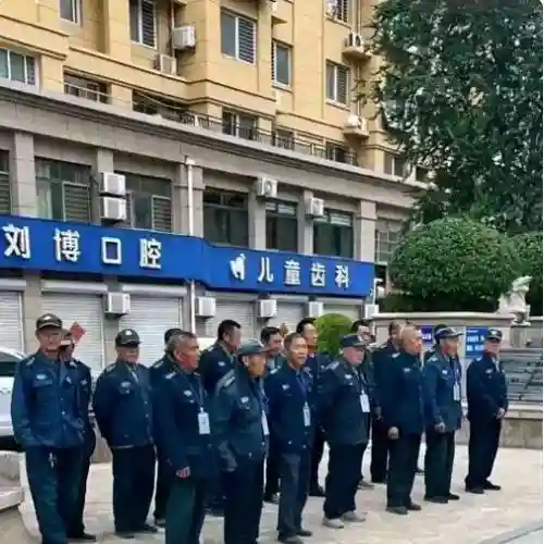 小区门卫阵容_1插图1